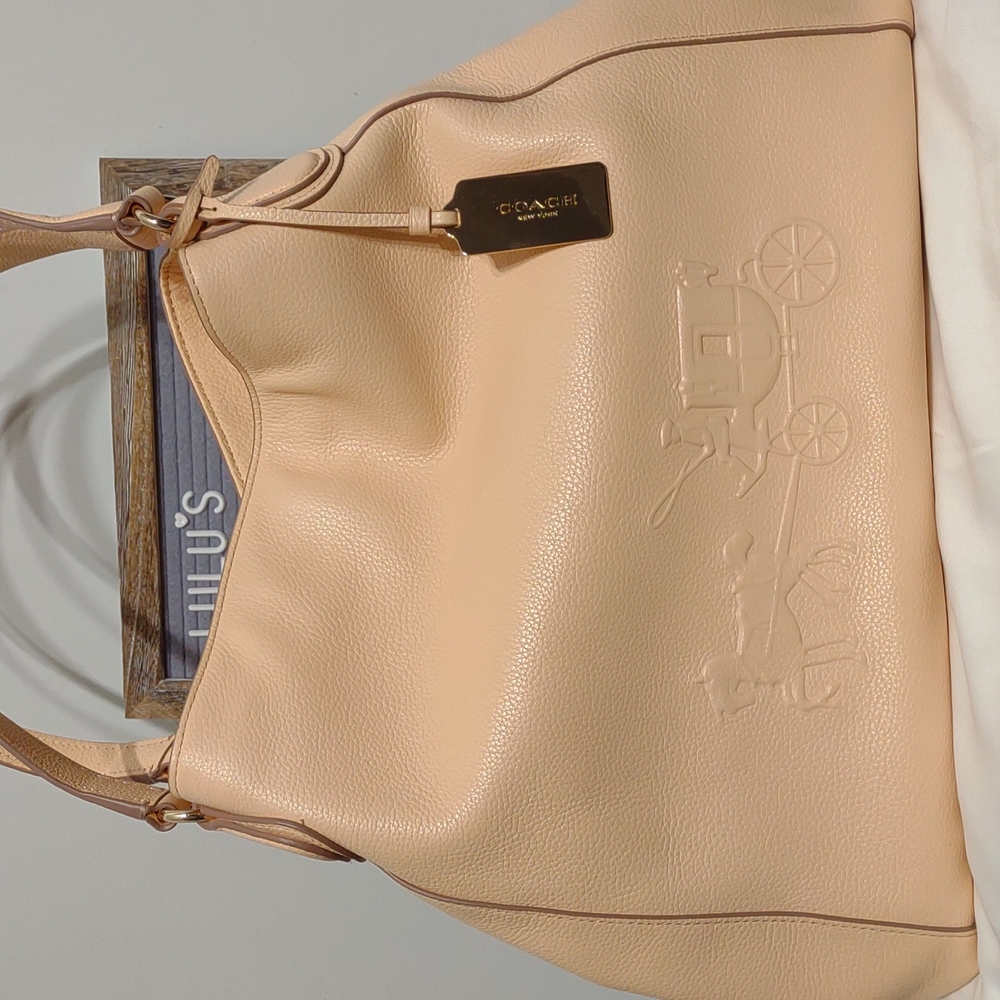 GORGEOUS COACH PURSE IN EUC!!